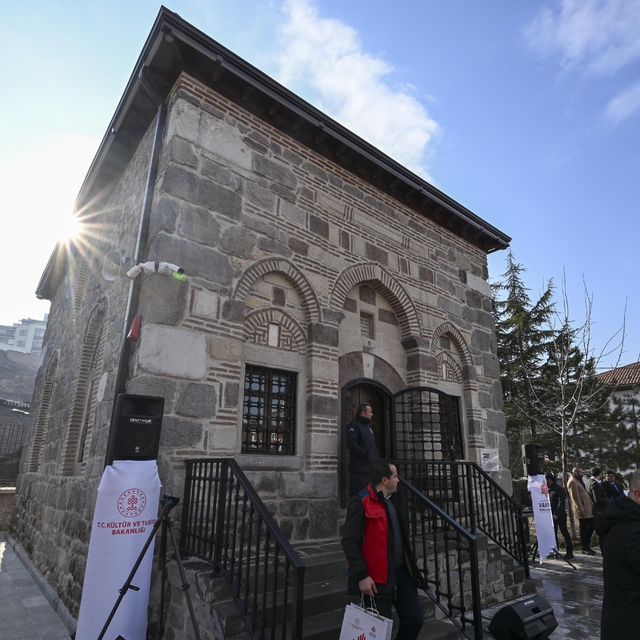 Restorasyonu tamamlanan İsfahani Mescidi, ibadete açıldı