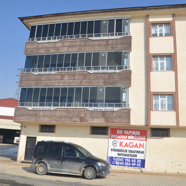 Yüksekova'da evlere doğal gaz verilmeye başlandı