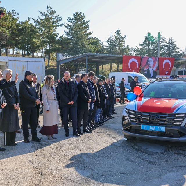 Bilecik'te emniyet ve jandarma teşkilatına tahsis edilen 20 araç teslim edi...