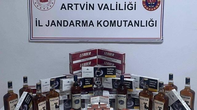Artvin'de gümrük kaçağı sigara ve içki ele geçirildi