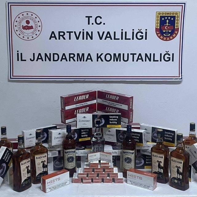 Artvin'de gümrük kaçağı sigara ve içki ele geçirildi