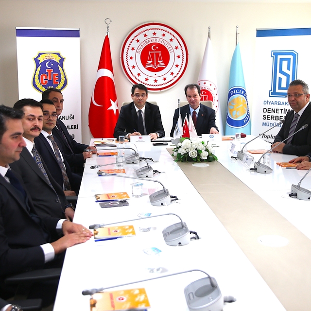 Diyarbakır Cumhuriyet Başsavcılığı ile DÜ arasında işbirliği protokolü imza...