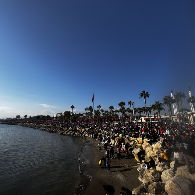 SOLOTÜRK, Mersin'in kurtuluş yıl dönümünde gösteri uçuşu yaptı