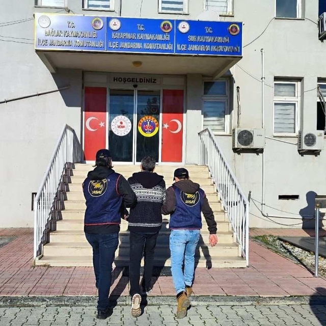 Diyarbakır'da 11 yıl 1 ay kesinleşmiş hapis cezası bulunan firari hükümlü y...