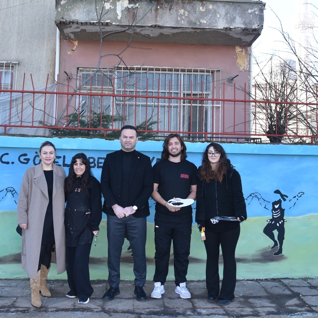 Görele'de üniversite öğrencileri duvarları süsledi