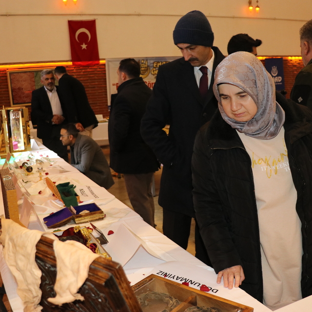 Amasya'da kutsal emanetler sergilendi