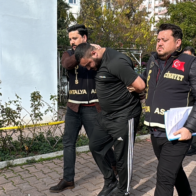 Antalya'da kavgada bir kişinin bıçakla öldürülmesiyle ilgili 4 zanlı tutukl...
