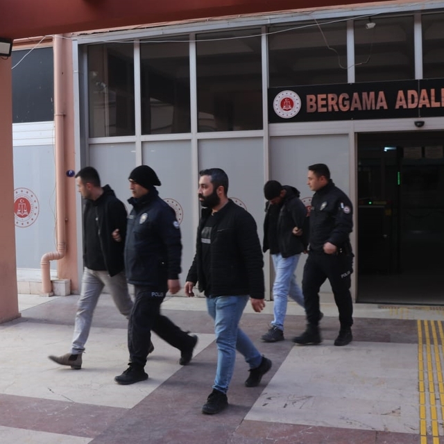İzmir'de uyuşturucuyla yakalanan 3 şüpheli tutuklandı