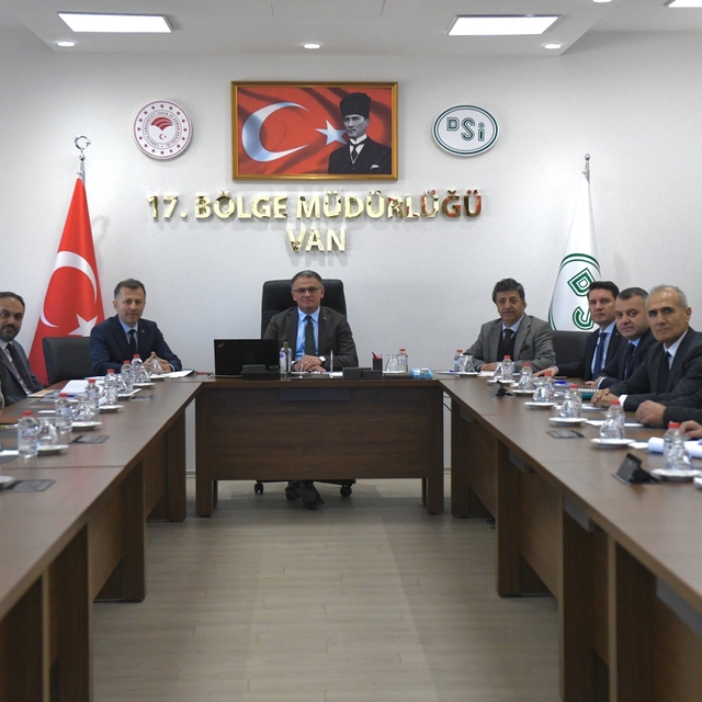 Van'da tarımsal sulama ve taşkın koruma yatırımlarıyla ilgili toplantı yapı...