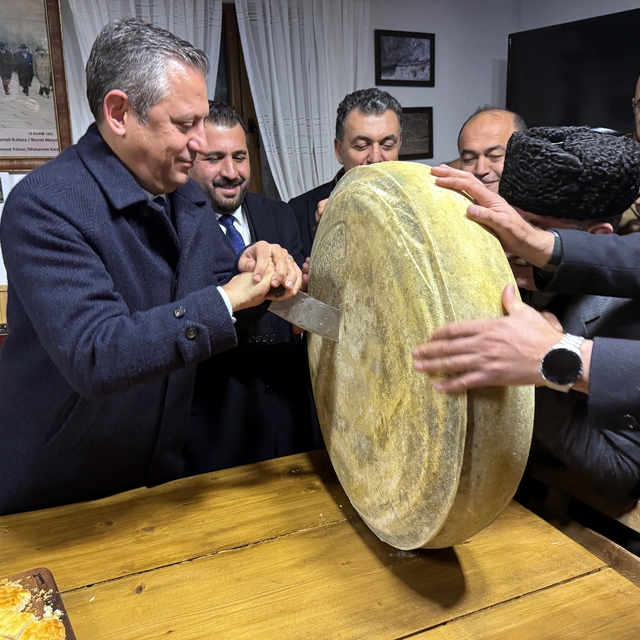 CHP Genel Başkanı Özel, Kars'ın Boğatepe köyünü ziyaret etti