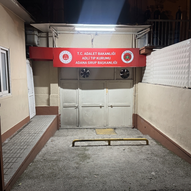 Adana'da hava basılan tır lastiğinin patlaması sonucu 1 kişi öldü