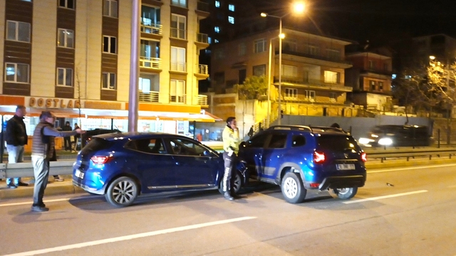 Kocaeli'de iki otomobilin çarpıştığı kazada 1 kişi yaralandı