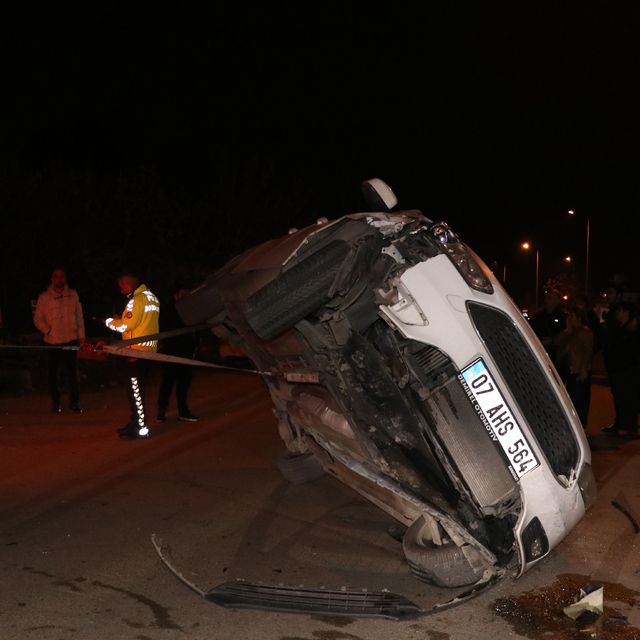 Alkollü sürücü, otomobiliyle park halindeki araçlara çarptı