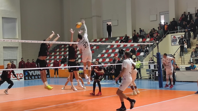 Voleybol: SMS Grup Efeler Ligi