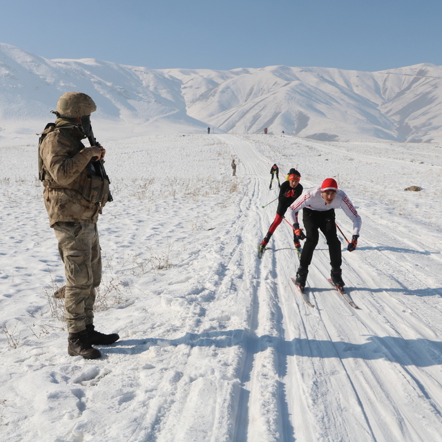 Yüksekova'da Kayaklı Koşu İl Birinciliği Elemeleri yapıldı