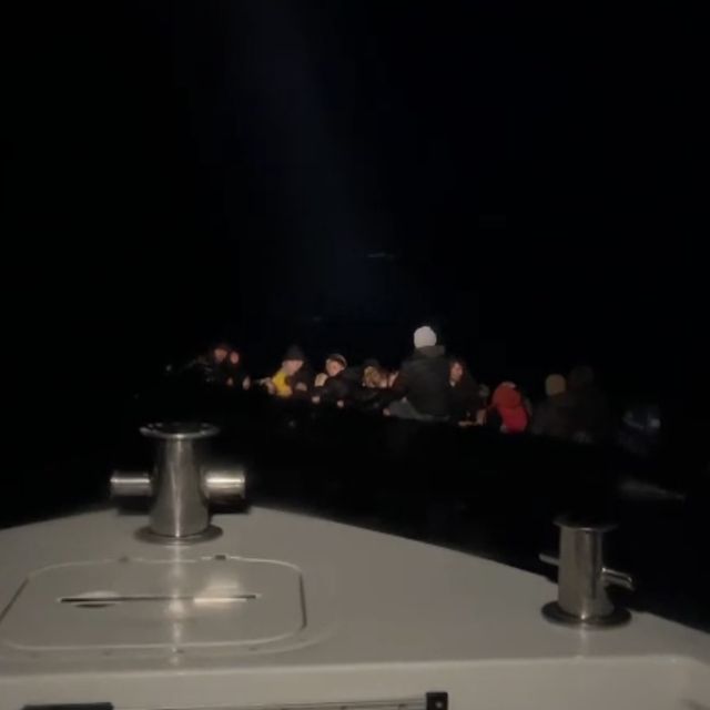 Çanakkale açıklarında 26 düzensiz göçmen kurtarıldı