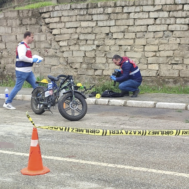 İzmir'de istinat duvarından yola düşen bisikletli çocuk öldü