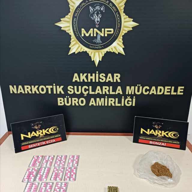 Manisa'da otomobilinde uyuşturucuyla yakalanan kişi tutuklandı