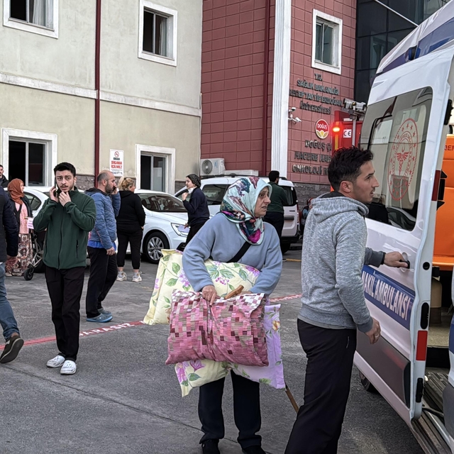 Rize'de onkoloji merkezinde çıkan yangın paniğe neden oldu