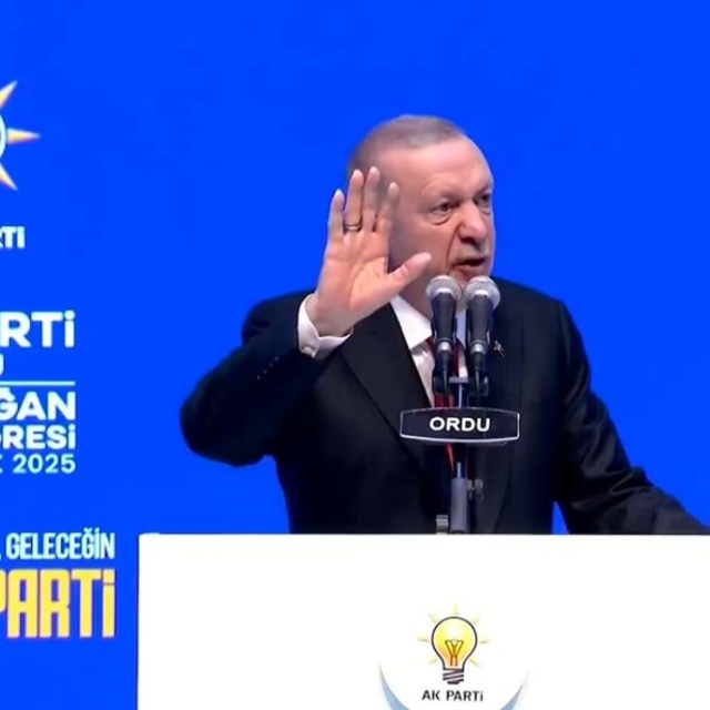 Erdoğan: Bölücü caniler ya silahlarını gömecekler ya da silahlarıyla birlik...