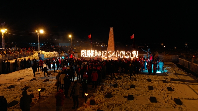 Kars'ta Sarıkamış şehitleri anısına meşaleli yürüyüş yapıldı