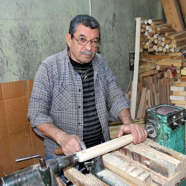 Ahşap tabure ustası, 57 yıldır mesleğini sürdürüyor