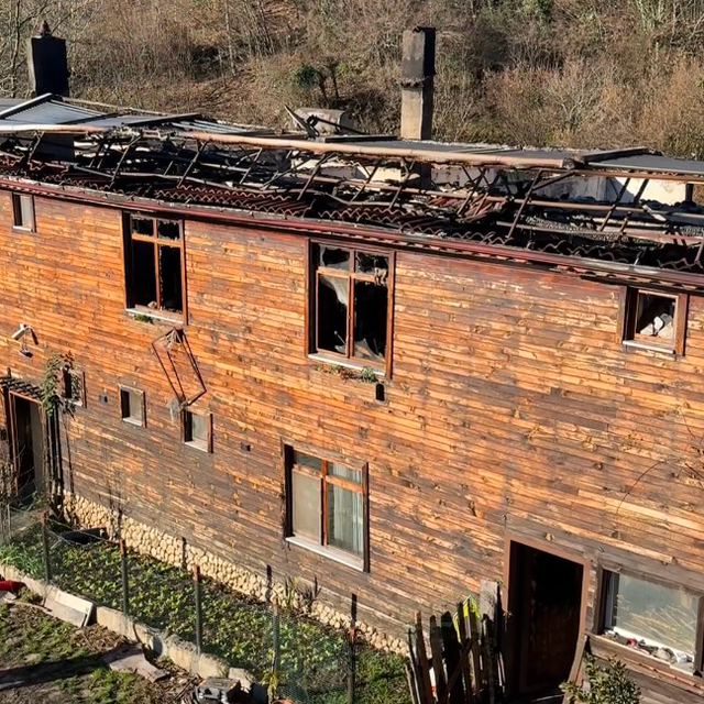 Yerleştikleri köyde otelleri yanan çift, ekmek teknelerini yeniden ayağa ka...