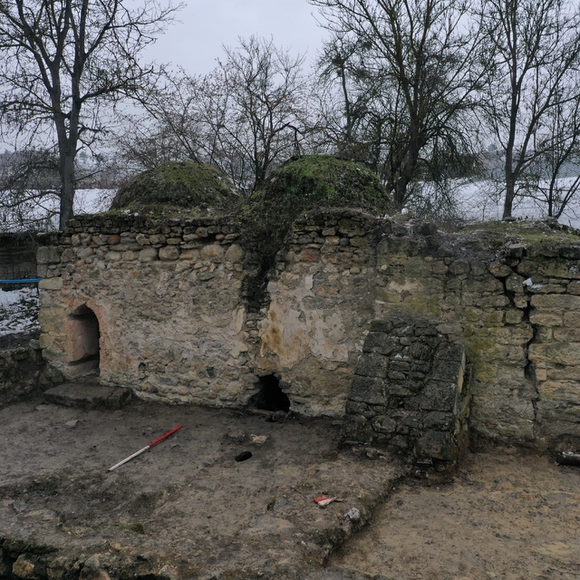 UNESCO Listesi'ndeki Mahmutbey Camisi'nin yanındaki hamamda kurtarma kazısı...