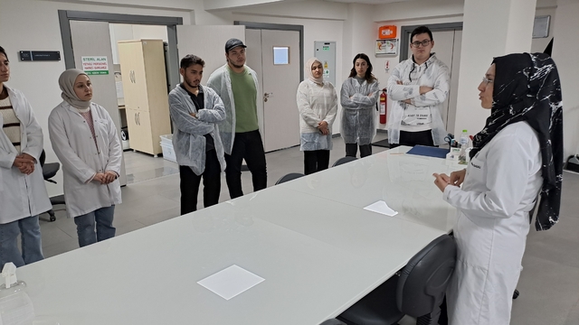 Sakarya'da ziraat mühendisi adayları, SUBÜ Doku Kültürü Laboratuvarı'nda sektöre hazırlanıyor
