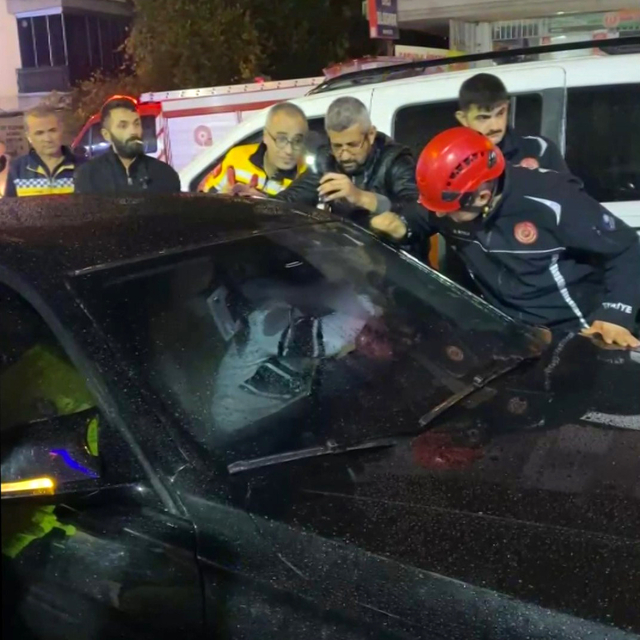 Aracında hareketsiz yatan sürücü için ekipler seferber oldu; uyuduğu ortaya...