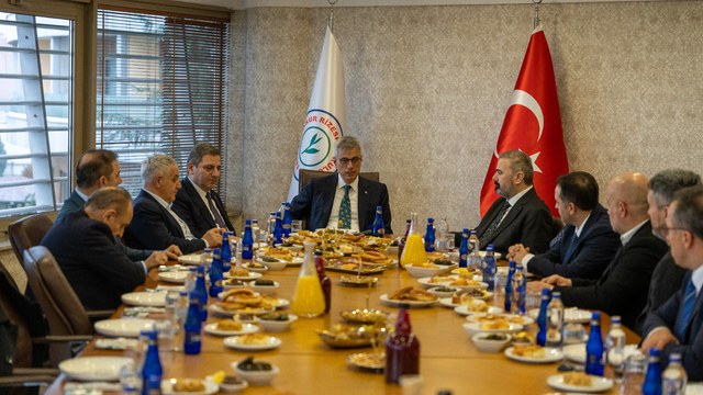 Sağlık Bakanı Kemal Memişoğlu'ndan Çaykur Rizespor Kulübüne ziyaret