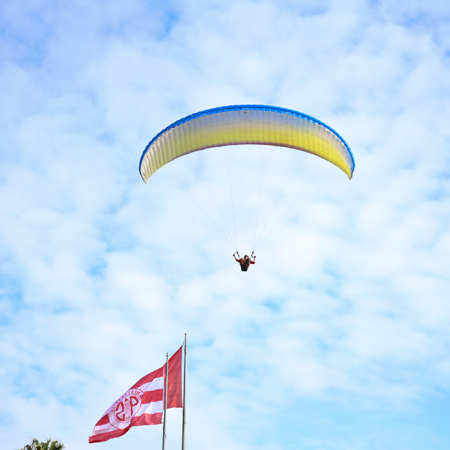 Antalya sahillerinde yeni yılın ilk hafta sonunda yoğunluk yaşandı
