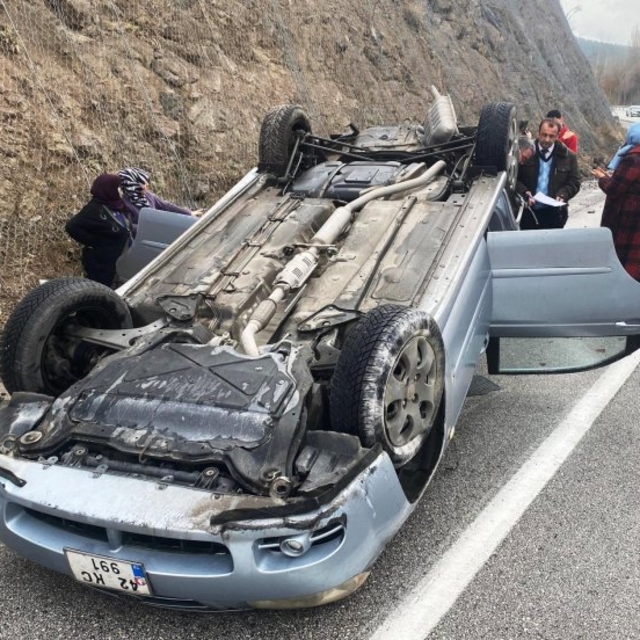 Konya'da hakemleri taşıyan otomobil devrildi, amatör maç ertelendi