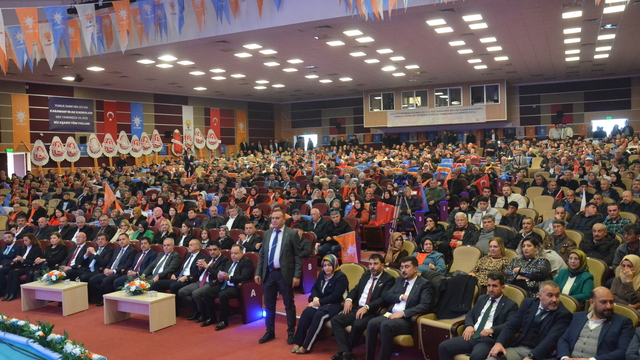 AK Parti Genel Başkan Yardımcısı Zeybekci, partisinin Karaman İl Kongresi'nde konuştu:
