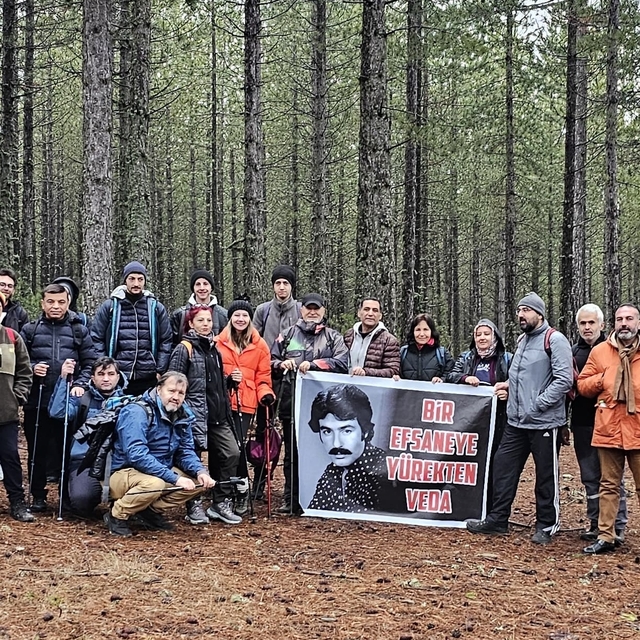 Konya'da doğaseverler Ferdi Tayfur'u şarkılarıyla andı