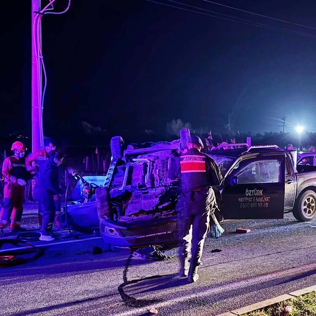 Muğla'da otomobil ile pikabın çarpıştığı kazada 2 kişi öldü