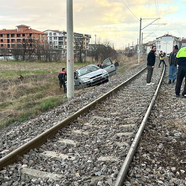 Polisten kaçan alkollü sürücü otomobille takla attı