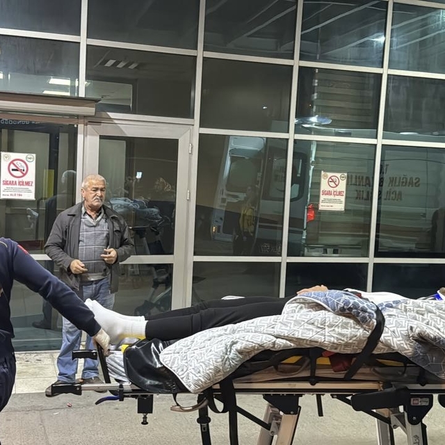 Kocaeli'de merdivenden düşen kişi yaralandı