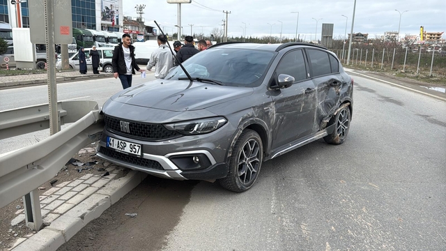 Kocaeli'de beton mikseriyle çarpışan otomobildeki 2 kişi yaralandı