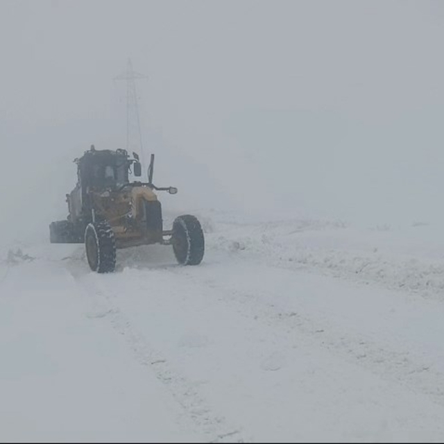 Siirt'te 32 köy yolu kardan ulaşıma kapandı