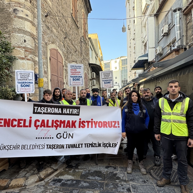 Taşeron firma işçilerinden İzmir Büyükşehir Belediyesi önünde eylem