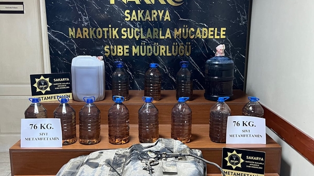 Sakarya'da cipin yakıt deposunda 76 kilogram likit sentetik uyuşturucu ele geçirildi