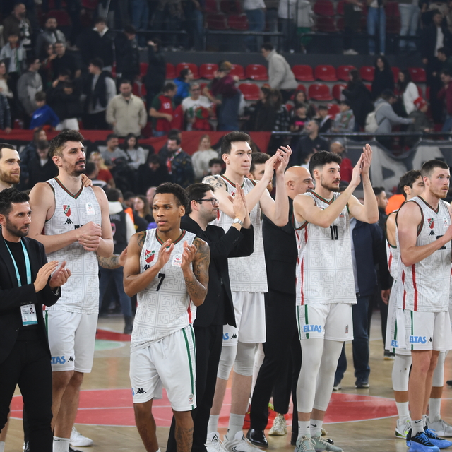 Karşıyaka potada alkışlarla