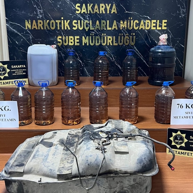 Sakarya'da 76 kilo sıvı metamfetamin ele geçirildi