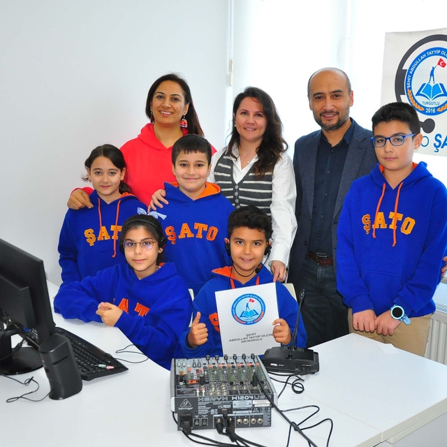 Okul radyosunda Ferdi Tayfur'un şarkıları çalındı