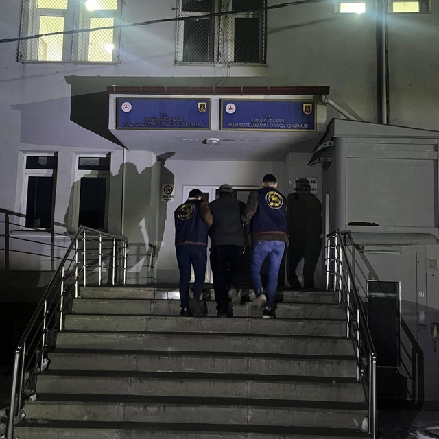 Gümüşhane'de hakkında kesinleşmiş 10 yıl hapis cezası bulunan kişi yakaland...