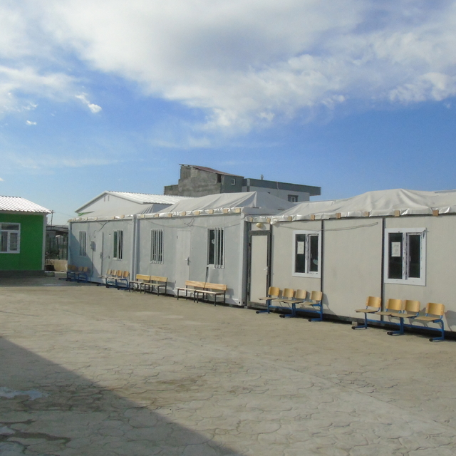 Depremde okulları yıkılan meslek lisesi öğrencileri prefabrik binada üretim...