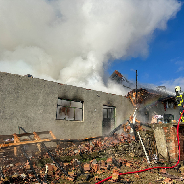 Uşak'ta evde çıkan yangın söndürüldü