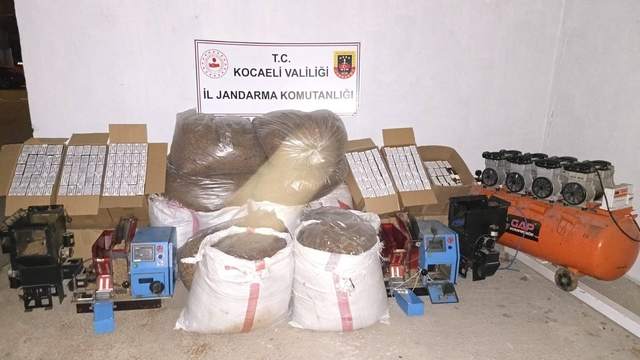 Kocaeli'de 600 kilogram kaçak tütün ve 105 bin 800 makaron ele geçirildi