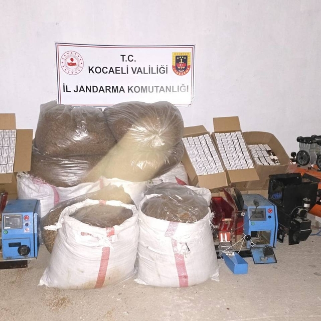 Kocaeli'de 600 kilogram kaçak tütün ve 105 bin 800 makaron ele geçirildi